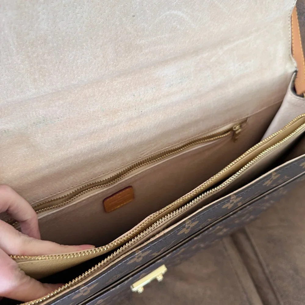 LOUIS VUITTON Monogram Porte Documents Bandouliere Bag
